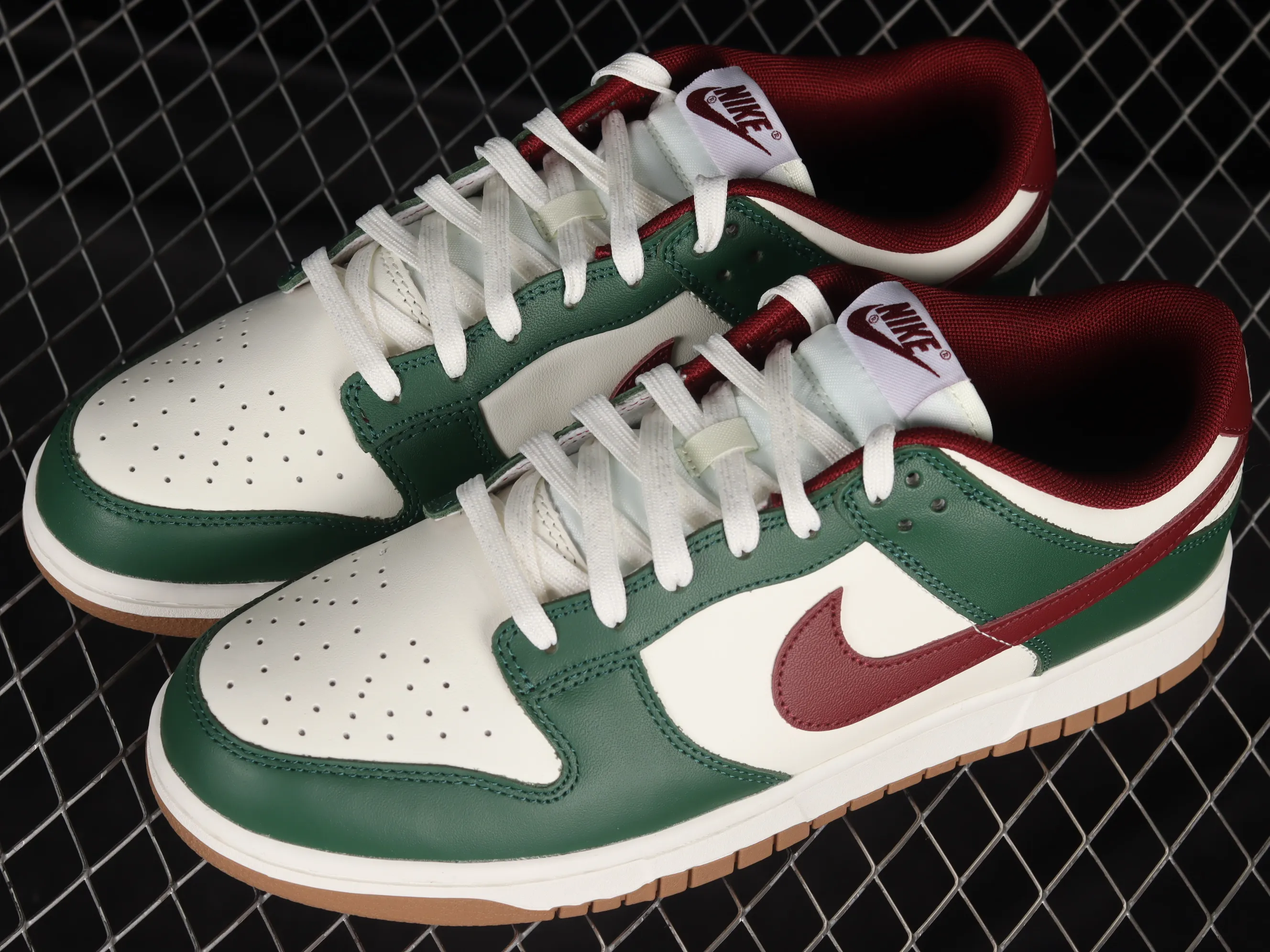 All categories Nk SB Dunk series Nk SB Dunk Low low-top sneakers C version Nk SB Dunk Low "Gorge Green" bean paste green color SB low-top casual sneakers FB7160-161